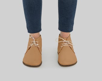 Botas Chukka de cuero para hombre: estilo vintage Old Money con punta ancha.