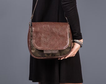 Small shoulder bag with khaki camouflage patterns & dark brown faux leather, military style handbag for women's, casual shoulder bag