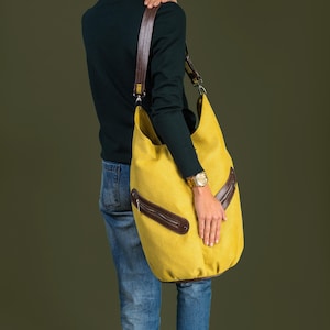 Très grand sac décole sac de tissu jaune et simili cuir brun foncé, sac week-end, oversize sac à bandoulière, sac à main bandoulière femme image 1