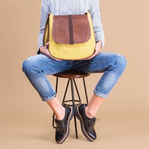 Medium-sized women's shoulder bag with a flap of yellow and dark brown eco suede and brown faux leather with a long adjustable strap zdjęcie 2