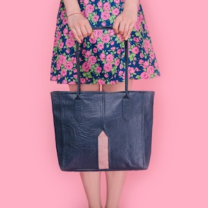 Große braune Kastanien-Kunstledertasche mitmarineblauem Stoff,Einkaufstasche Damentasche, Umhängetasche mit Reißverschluss, veganer Tasche,