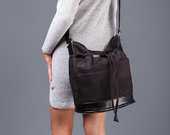 Classic medium-sized bag sack of black eco suede and black faux leather, with a long adjustable strap, women's shoulder bag