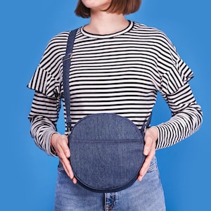 Marineblaue kleine runde Schulter Handtasche, runde Umhängetasche, minimalistische Handtasche Stoffbeutel Handtasche mit einem langen Riemen