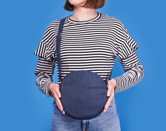 Marineblaue kleine runde Schulter Handtasche, runde Umhängetasche, minimalistische Handtasche Stoffbeutel Handtasche mit einem langen Riemen