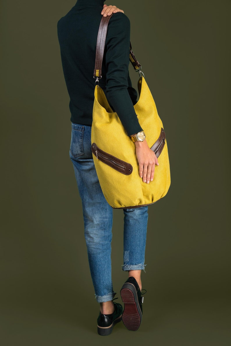 Très grand sac décole sac de tissu jaune et simili cuir brun foncé, sac week-end, oversize sac à bandoulière, sac à main bandoulière femme image 1