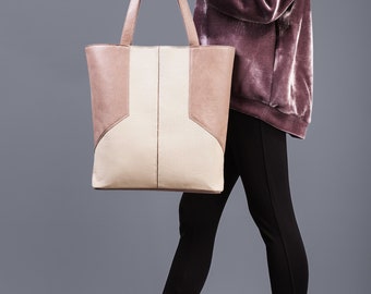Een unieke luxe tweekleurige tas. Gemaakt van twee soorten dik Italiaans natuurlijk leer. Deze tas is de enige in deze kleur!