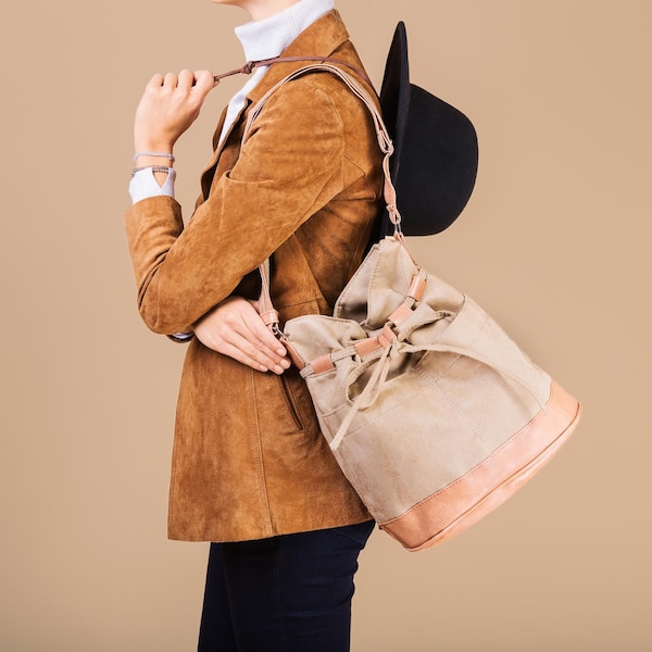 Classic medium-sized bag sack of whiten brown  eco suede and beige faux leather, with a long adjustable strap, women's shoulder bag