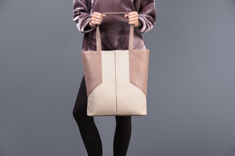 A unique luxury two-color bag. Made from two types of thick Italian natural leather. This bag is the only one in this color image 2