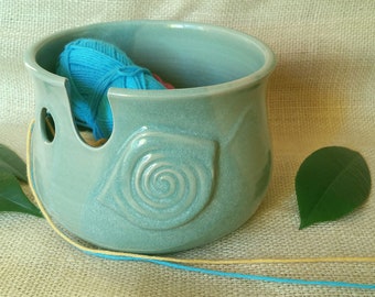 Garnschale / Wollschale aus Keramik, mint/lindgrün Ø 14 cm, Handarbeit