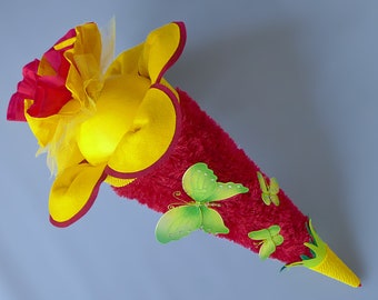 Schultüte Schmetterlinge auf Blumenwiese - personalisierbar - kuschelweich - handgestrickt