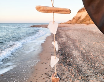Andressâ - sea glass mobile white - with driftwood, sea glass and chicken god from the Baltic Sea