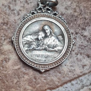 Prachtig zeer zeldzaam vintage zilveren Italiaans katholiek medaillon “ECCEPANIS ANGELORUM”, Christendom, Collectie.
