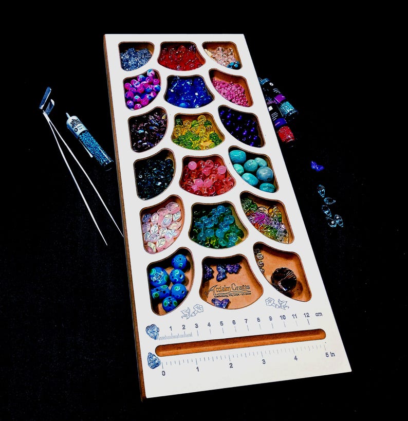 Acclaim Crafts Bead Stringers Pocket Board with a bright white melamine surface, 18 pockets, and a handy measuring groove.