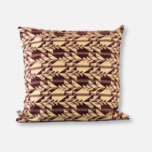 Cushion ‘Shoot!’ | African wax fabric | multicolored print | unique and handmade | 50x50 cm | graphic print | eyecatcher | home decor