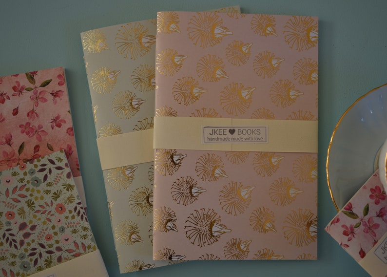 A5 Cuadernos de viajeros hechos a mano Inserciones Diario Gratitud Diario Tablero de visión NotebookJournal Gold Vintage romántico websters stlye midori Pusteblume mint/rosa