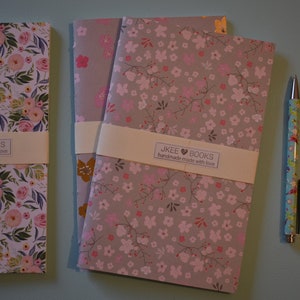 Quaderni da viaggio A5 fatti a mano Inserti Diario Diario di gratitudine Vision Board NotebookJournal Gold Vintage romantic websters stlye midori tiny flowers