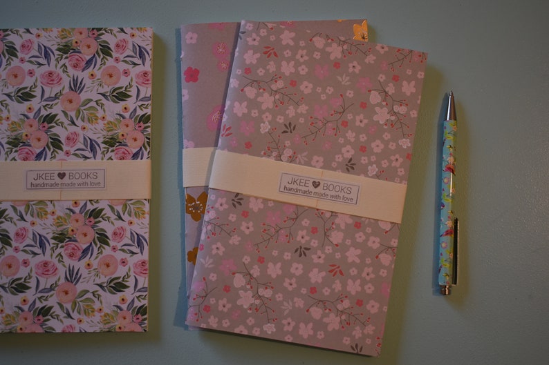 Quaderni da viaggio A5 fatti a mano Inserti Diario Diario di gratitudine Vision Board NotebookJournal Gold Vintage romantic websters stlye midori tiny flowers