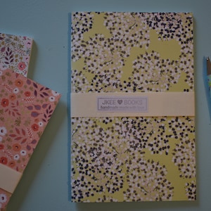 A5 Cuadernos de viajeros hechos a mano Inserciones Diario Gratitud Diario Tablero de visión NotebookJournal Gold Vintage romántico websters stlye midori Blossoms pale green