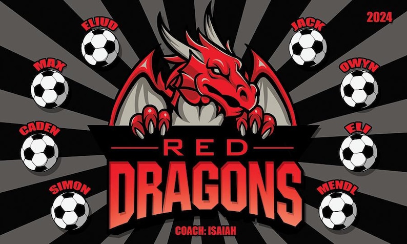 Puede incluir: Gr&aacute;fico para el equipo de f&uacute;tbol Red Dragons, con un drag&oacute;n rojo con las alas extendidas. El nombre del equipo es en rojo, con el nombre del entrenador debajo. Balones de f&uacute;tbol con nombres de jugadores rodean al drag&oacute;n sobre un fondo a rayas grises y negras.
