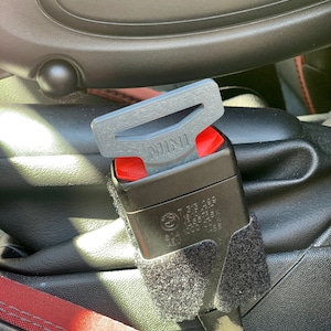 Seat belt buckle clip for ΜΙΝΙ Cooper models (Gen 1/2/3) *(3d printed)