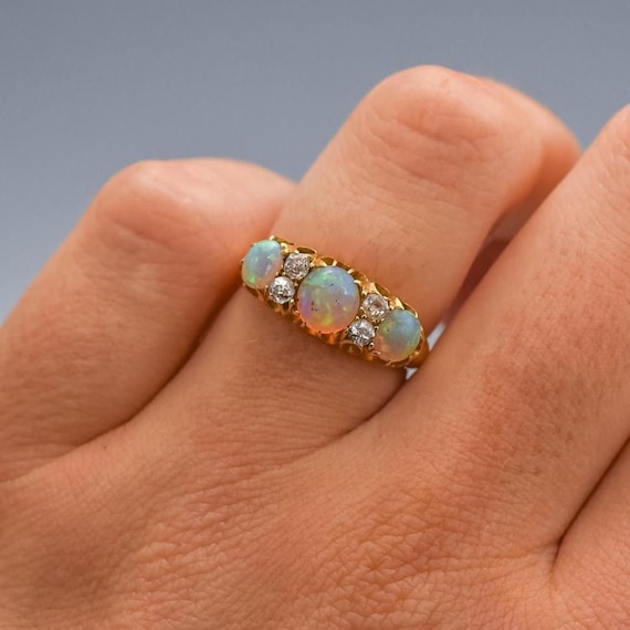 Solid 18K gold ring with three cabochon opal gems… - image 4