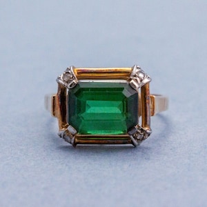 Victorian 14K Gold Green Garnet Ring