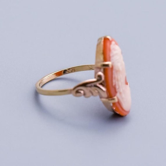 Solid 9K gold oval cameo ring with swirled should… - image 2