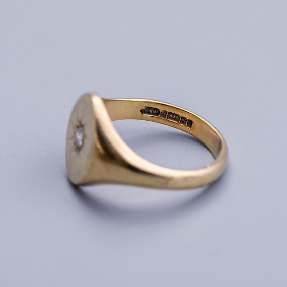 Solid 9K gold ring oval signet ring with star etc… - image 2