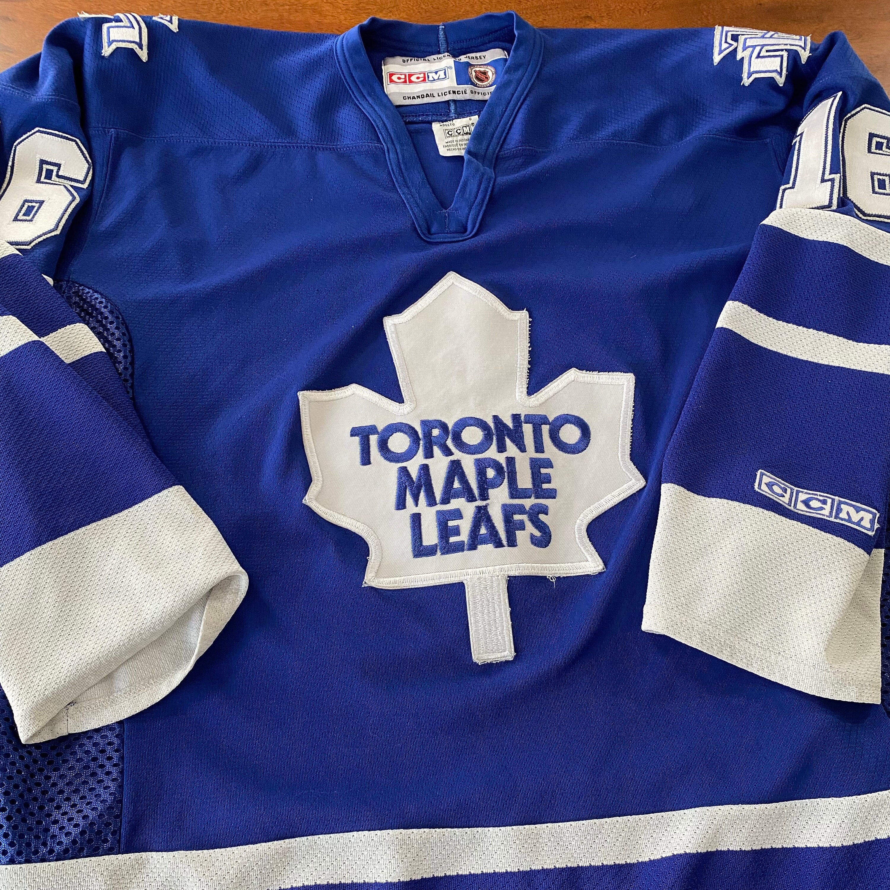 VINTAGE Toronto MAPLE LEAFS Off. Lic. CCM PRACTICE Jersey, Size Men's  M