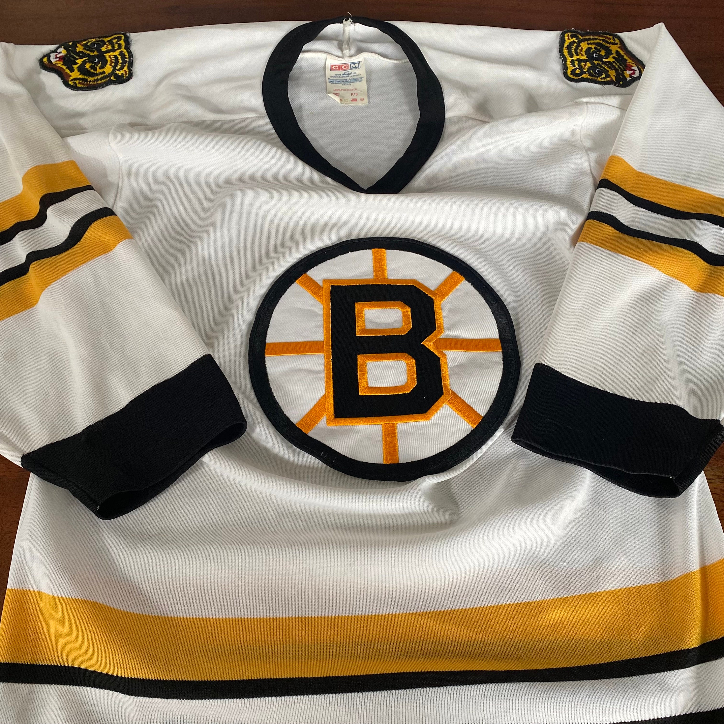 Vintage CCM NHL Boston Bruins Hockey Jersey, Men's Fashion, Coats, Jackets  and Outerwear on Carousell