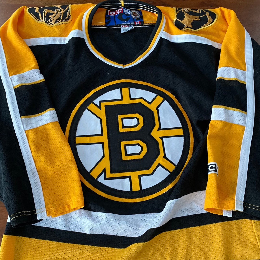 VINTAGE MADE IN CANADA CCM ULTRAFIL STYLE BOSTON BRUINS HOCKEY JERSEY IN  SIZE L