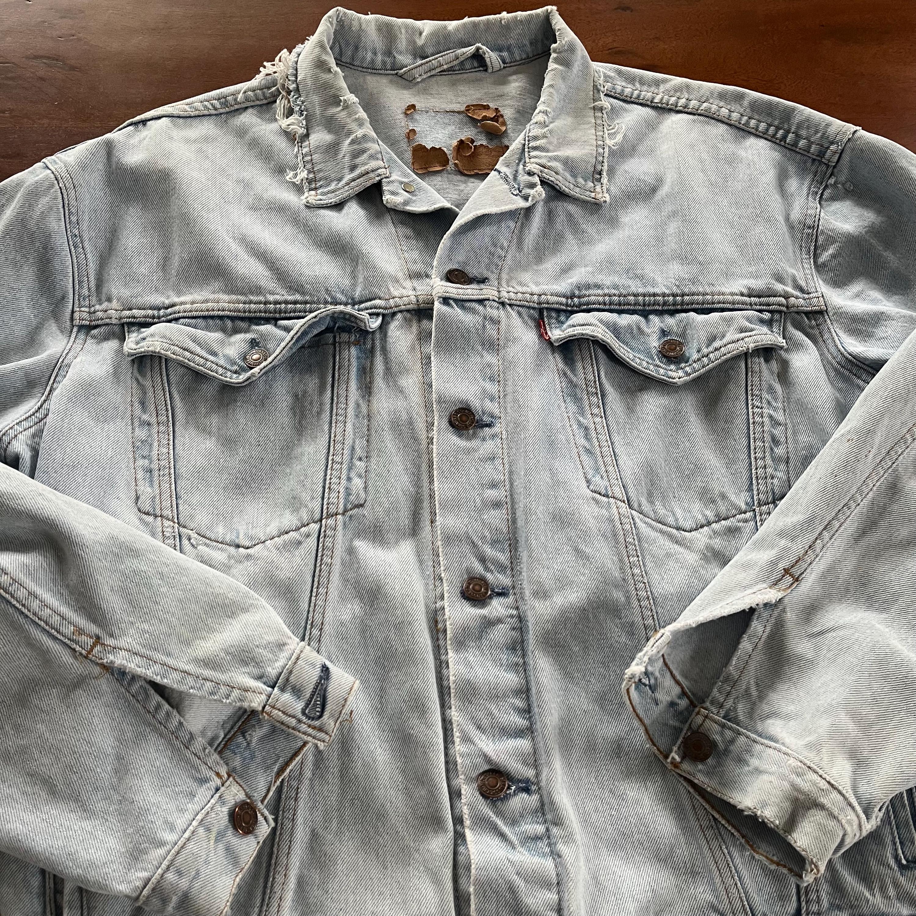 Vintage Thrashed and Worn Levi's Light Denim Jeansjacke Made in