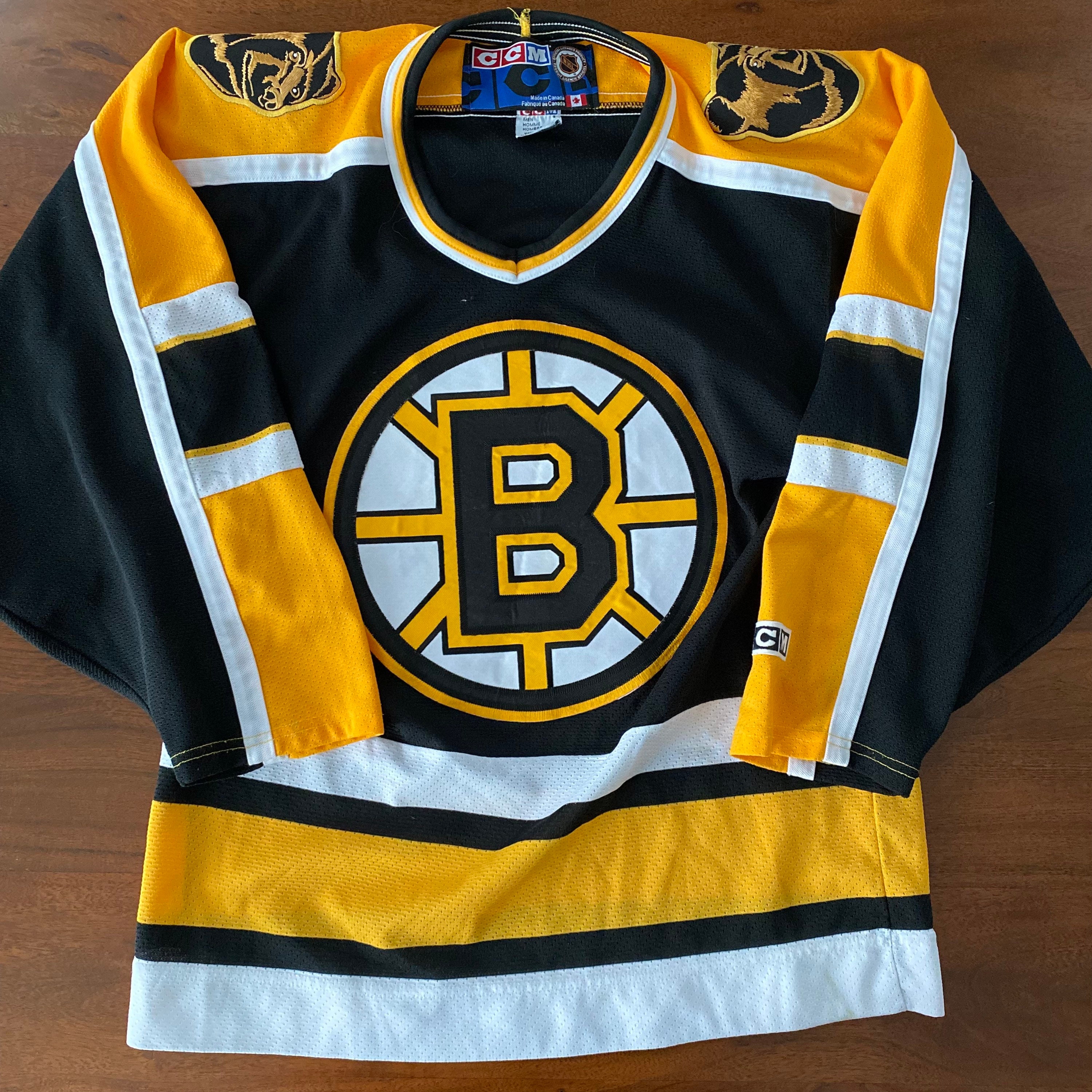 VINTAGE MADE IN CANADA CCM ULTRAFIL STYLE BOSTON BRUINS HOCKEY JERSEY IN  SIZE L