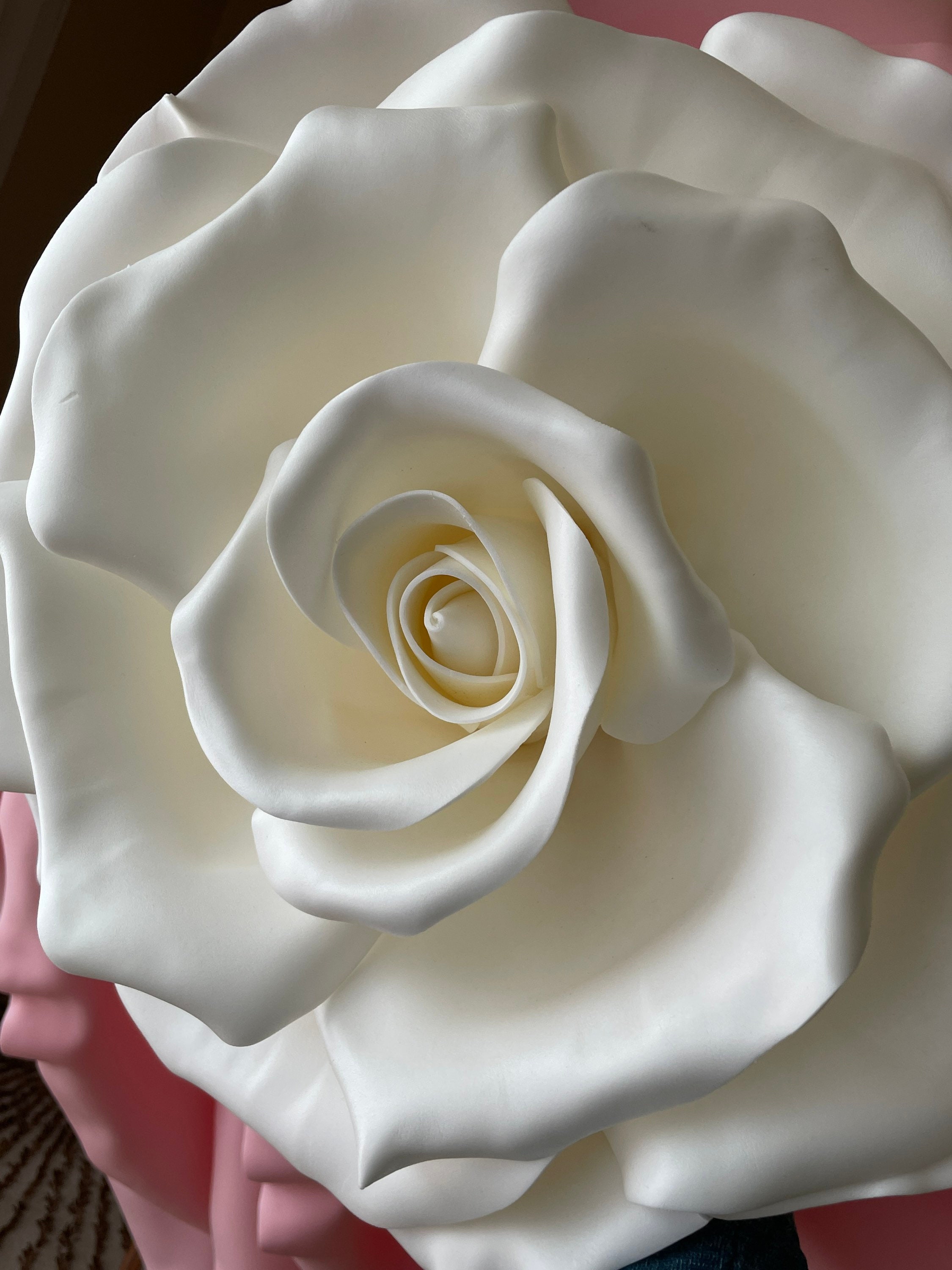 Free Shipping! BLOSMON 13.7" Large Wedding Flower Ball For Table Centerpiece 10 Pcs Of Artificial Red And White Rose Flores Arrangement Bouquet For Dining Birthday Party Home Decor