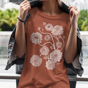Womens Cute Floral Graphic Tee, Dahlia Botanical Wildflower Shirt