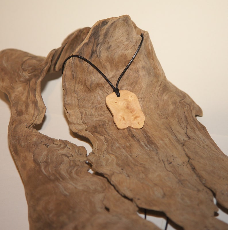Necklace with pendant made of wood Nordmann fir image 2