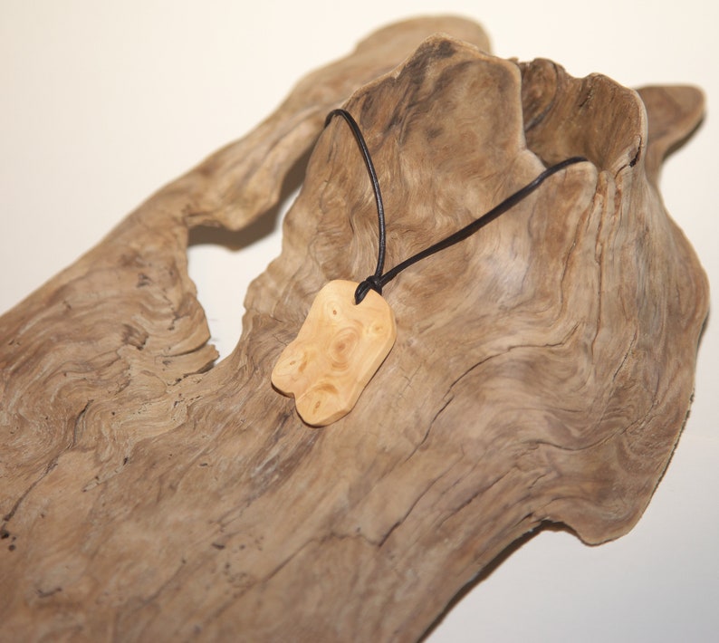 Necklace with pendant made of wood Nordmann fir image 3