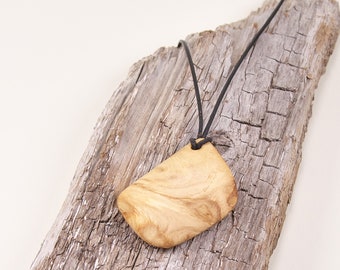Necklace with pendant made of wood-tree of Life
