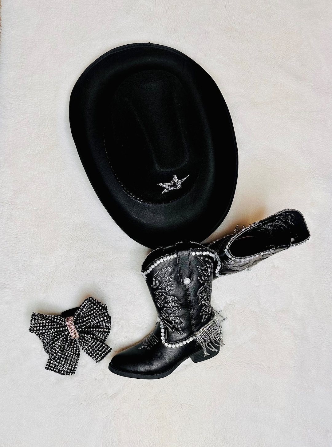 Botas y sombrero de vaquera con flecos y diamantes de imitación brillantes  para niños se venden por separado Western Glam Wholesome Goods Co