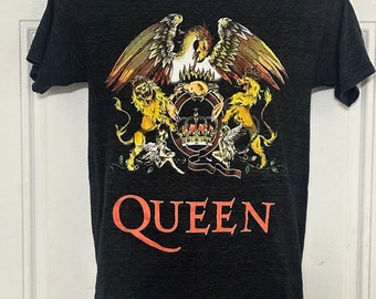 Queen Crest Graphic T-Shirt, Men's Small