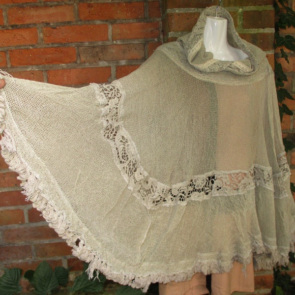 Poncho Pullover Kaputze Cardigan Überwurf creme weiß beige Goa Hippie Festival ethno Mittelalter Sitze