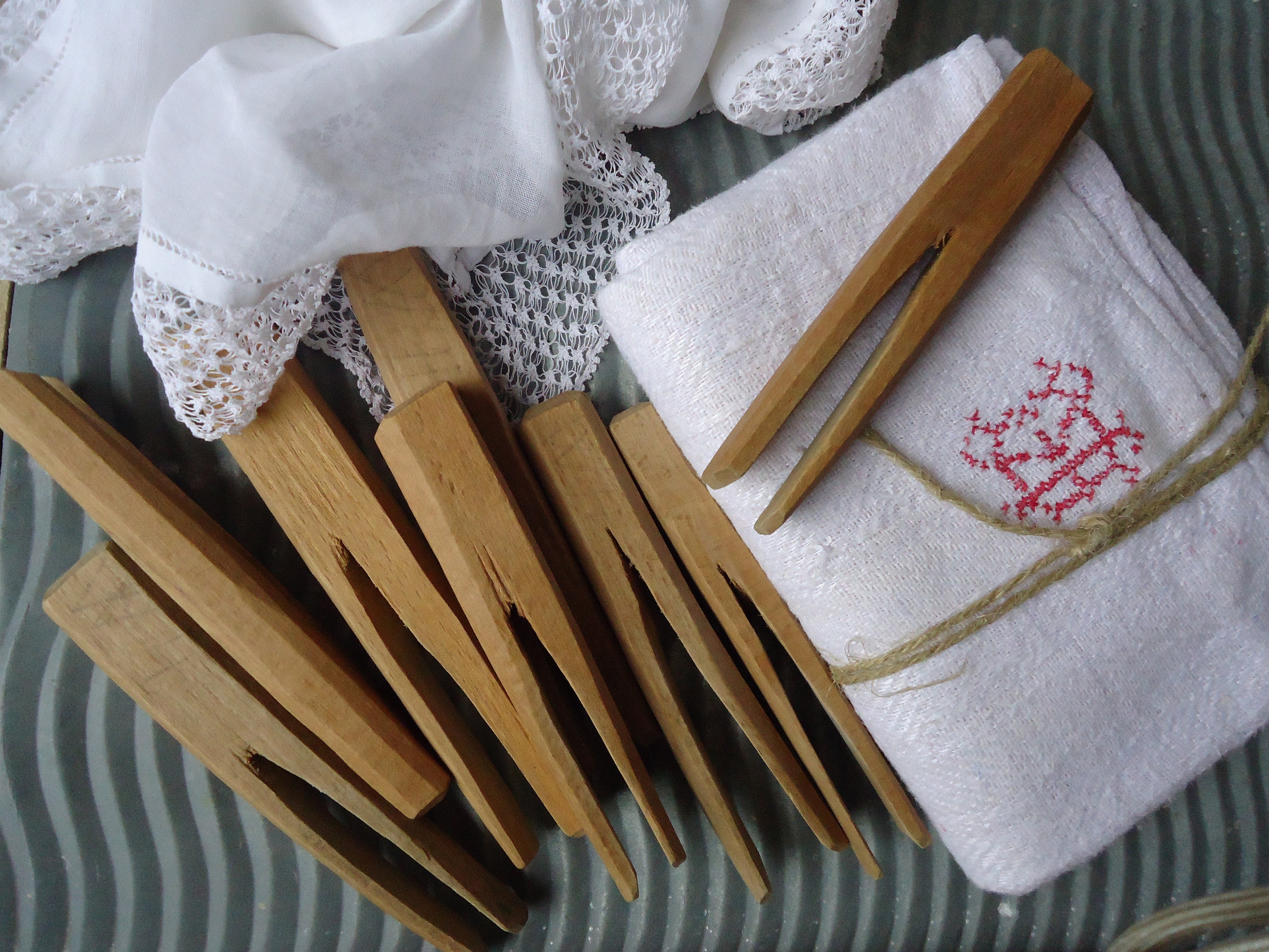 Old wooden clothespins, old clothespins, old storm pegs ( 20 ), shabby, primitive, rustic, country house decoration,