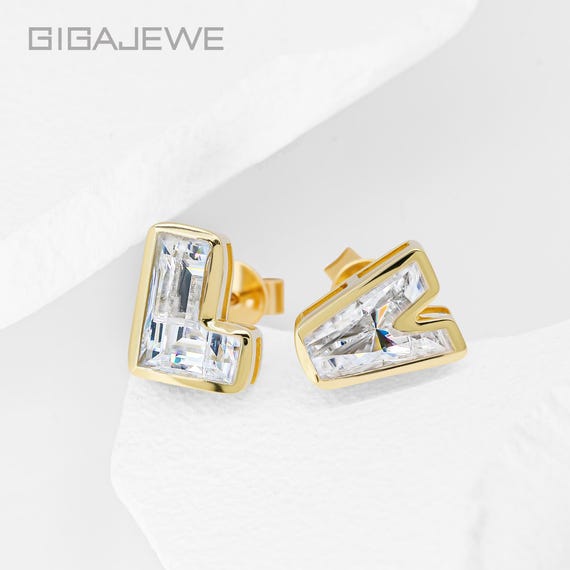 モアッサナイト イニシャルピアス レディース 18K ホワイトゴールド張り S925スターリングシルバー Dカラー VVS1 クラリティ 人工ダイヤモンド スタッドイヤ