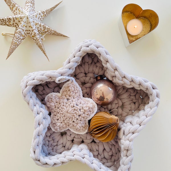 Crochet pattern basket in star shape
