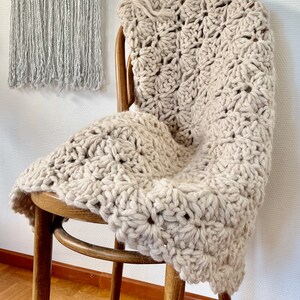 Crochet Pattern Blanket in Shell Pattern & Wave Pattern - German ...