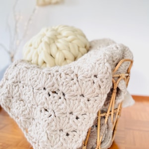 Couverture au crochet au motif de coquillages et motif de vagues - Modèle allemand pour couverture câline, couverture en laine en fil Chunky