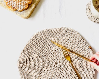 Crochet pattern for a round placemat in a knitted look - German pattern for a modern placemat