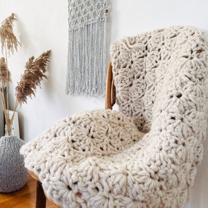 Crochet pattern blanket in shell pattern & wave pattern - German instructions for cuddly blanket, wool blanket made of Chuncky yarn