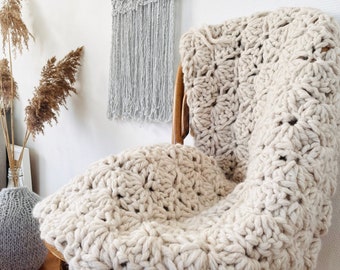 Crochet pattern blanket in shell pattern & wave pattern - German instructions for cuddly blanket, wool blanket made of Chuncky yarn
