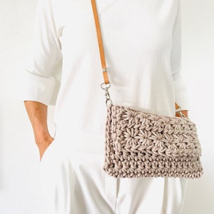 HÄKELANLEITUNG  Clutchtasche - deutsche Anleitung für kleine Häkeltasche mit Sternenmuster